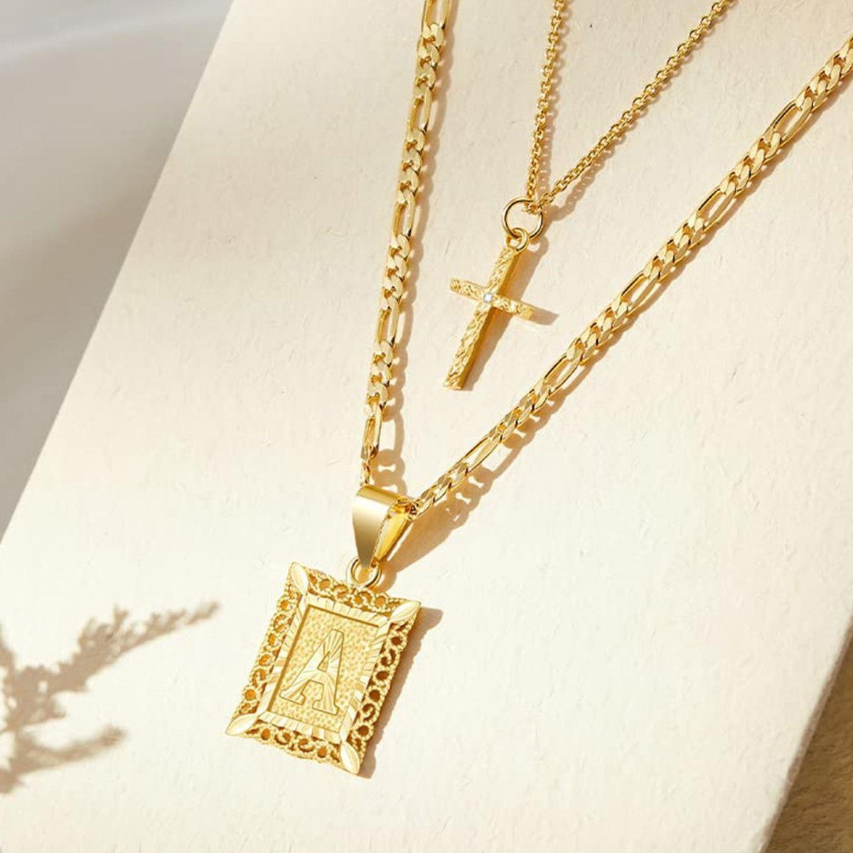Set de 2 Collares 14K con Inicial y Cruz