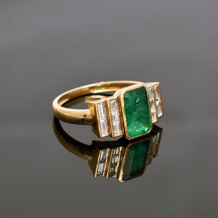 Anillo Vintage de Esmeralda Natural Zambiana