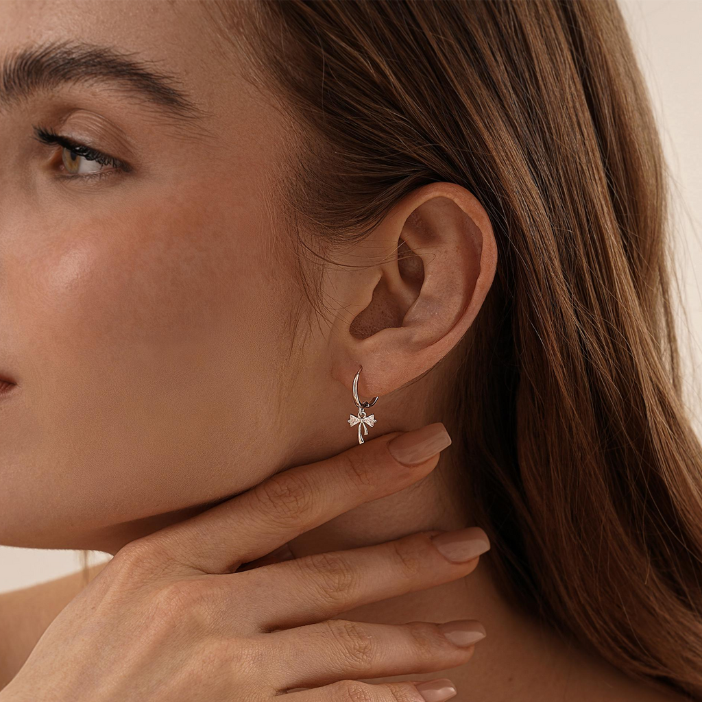 Pendientes Huggie con Lazo de Cinta
