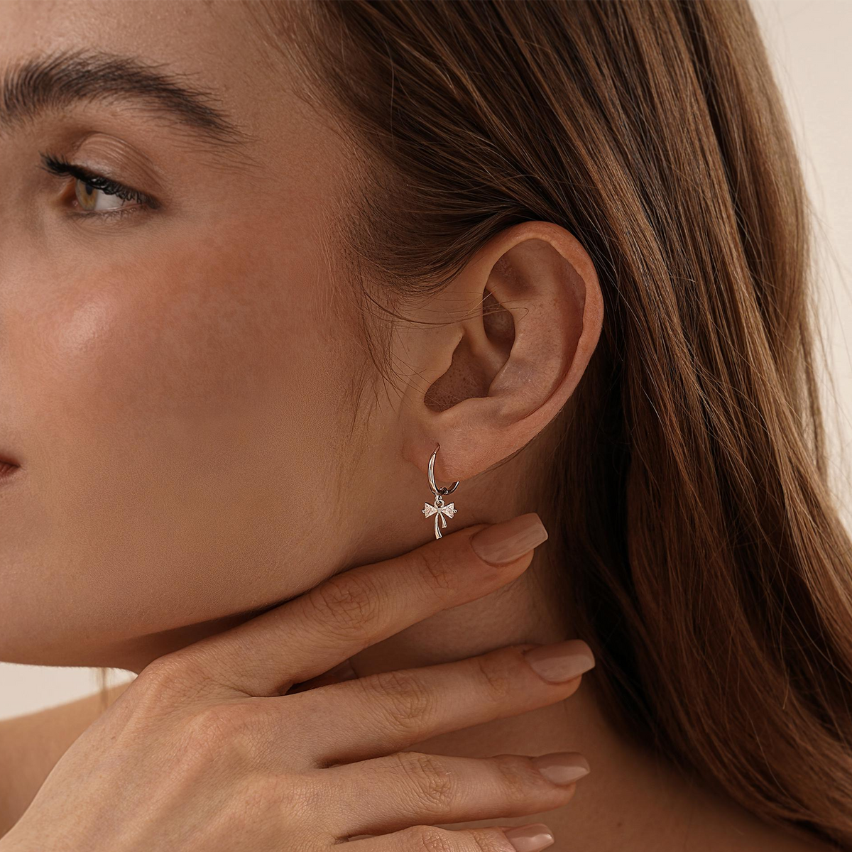 Pendientes Huggie con Lazo de Cinta