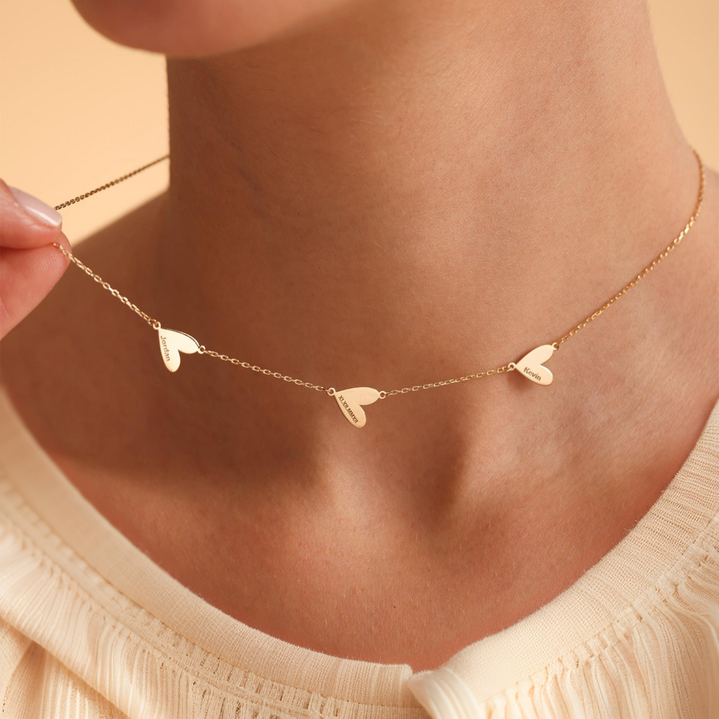 Collar Personalizado con Nombres en Formas de Corazón