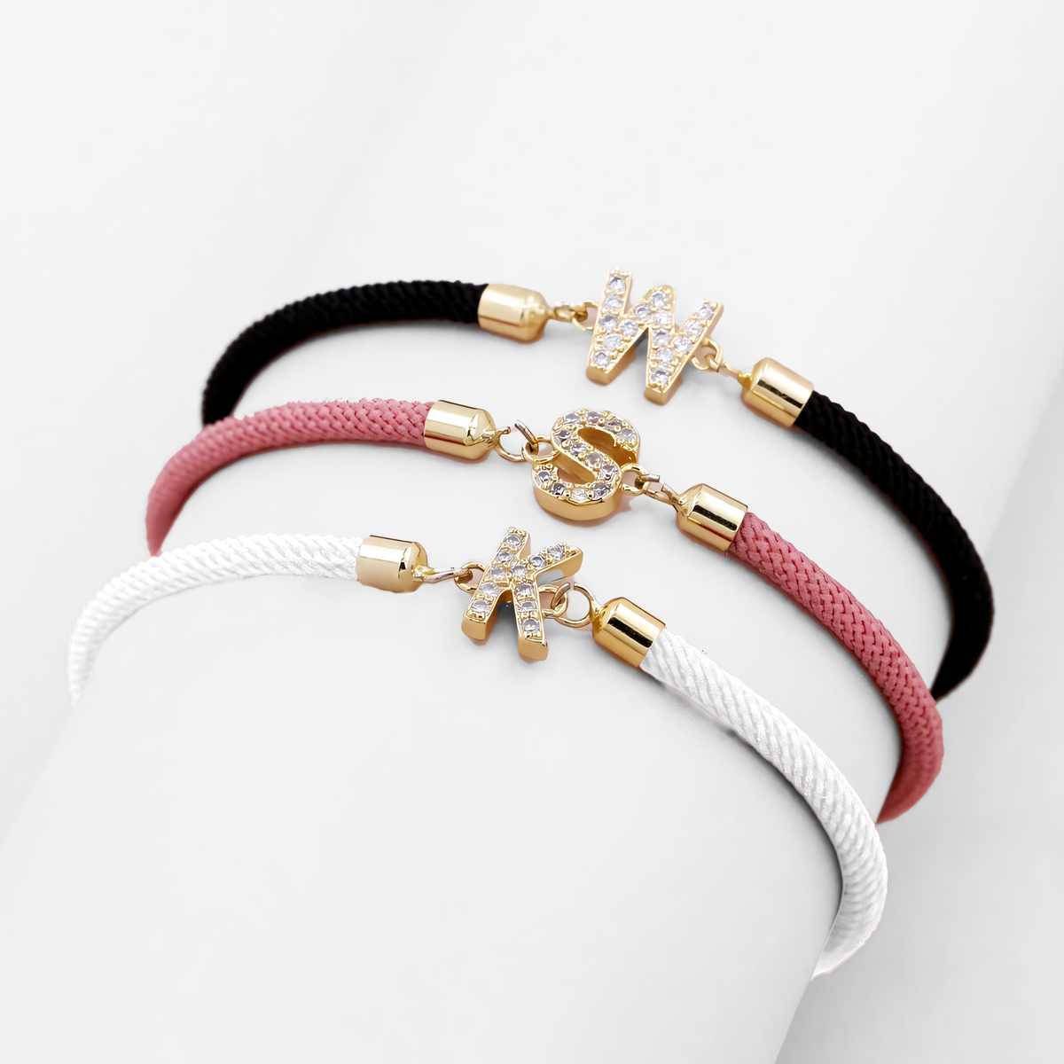 Pulseras Ajustables con Iniciales 1+1 Gratis