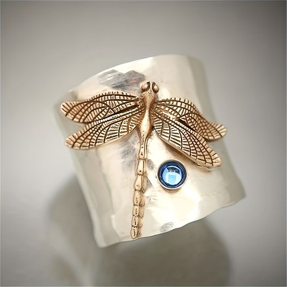 Anillo de Plata con Libélula Dorada Vintage
