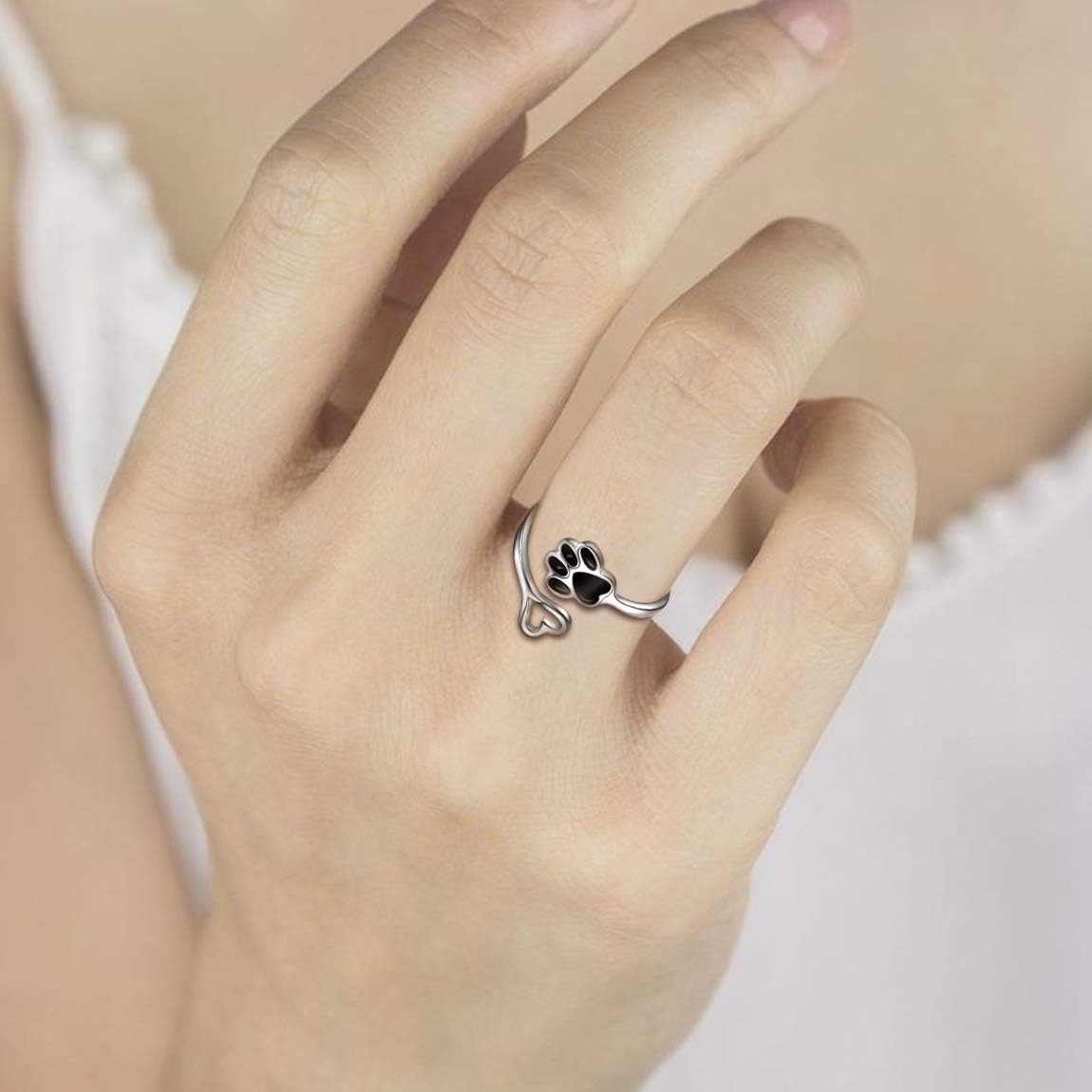 Anillo Artesanal de Patita y Corazón – Ajustable
