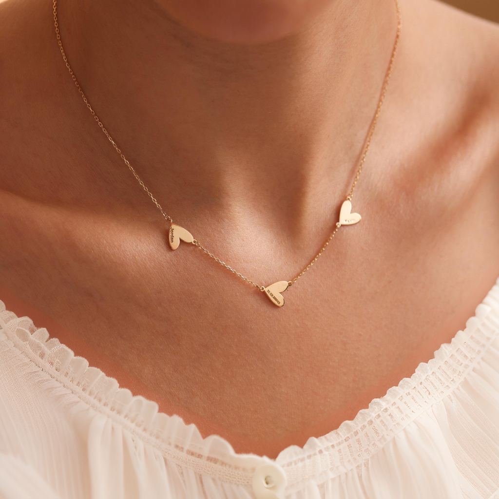 Collar Personalizado con Nombres en Formas de Corazón