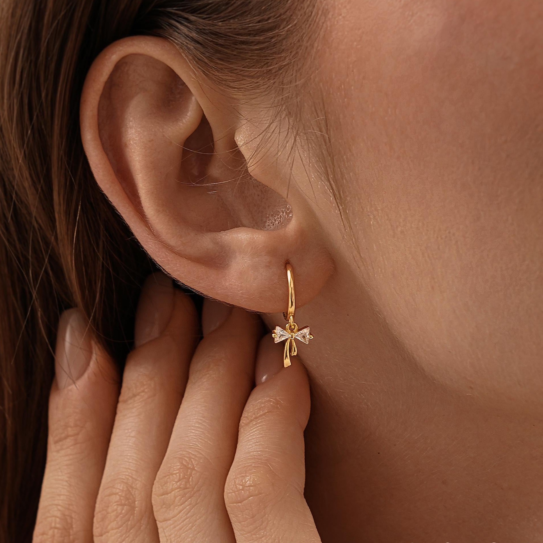 Pendientes Huggie con Lazo de Cinta