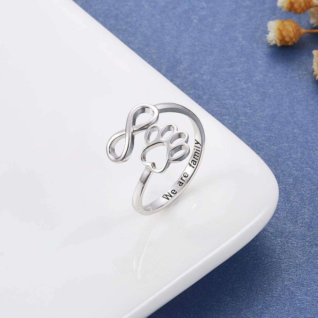 Anillo Artesanal de Patita y Corazón – Ajustable