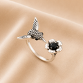 Anillo de Colibrí y Flor – Anillo Abierto Ajustable para Mujeres