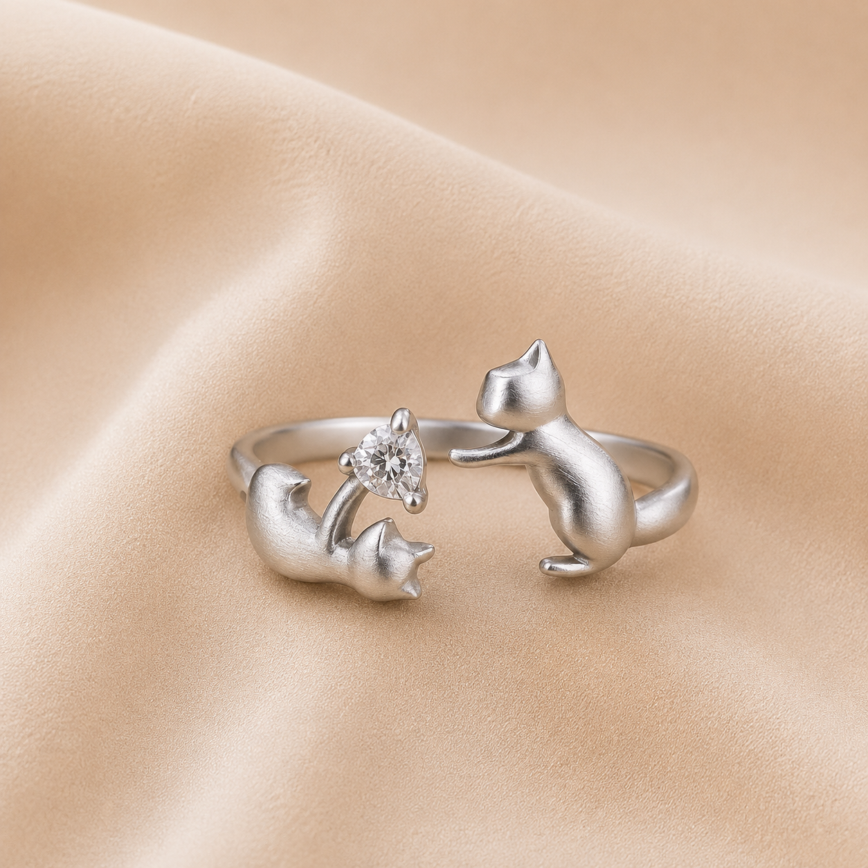 Anillo Ajustable de Gato de Plata Esterlina Juguetón con Circonitas