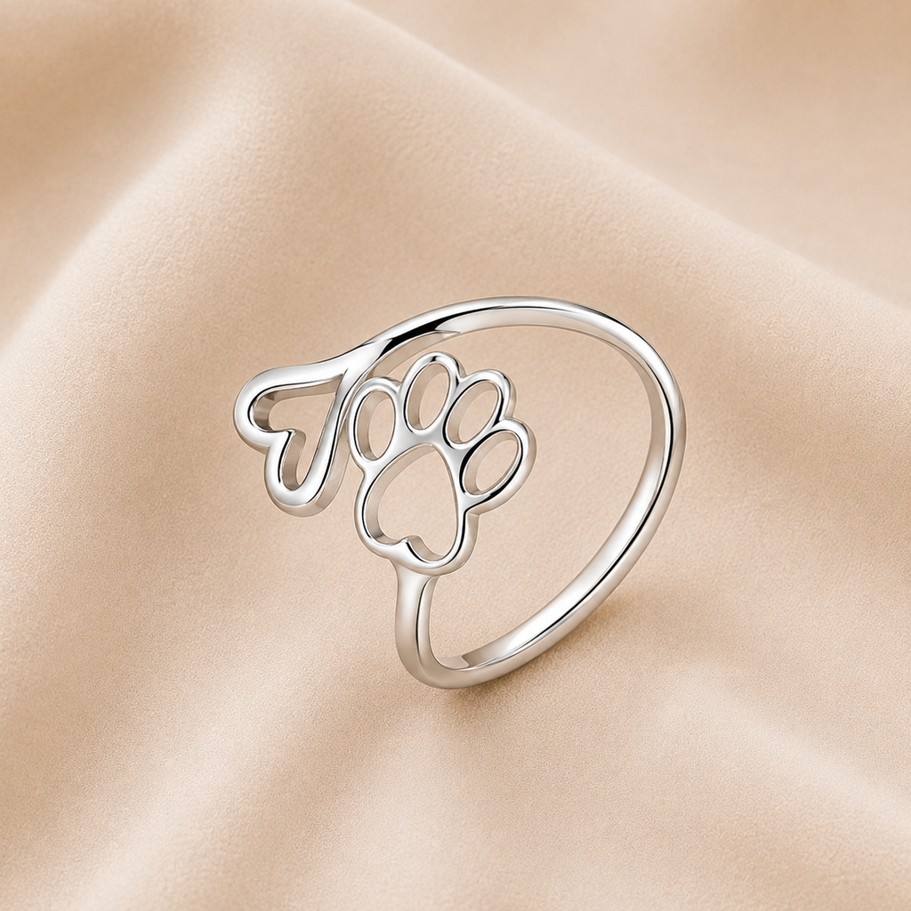Anillo Artesanal de Patita y Corazón – Ajustable
