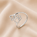 Anillo Artesanal de Patita y Corazón – Ajustable
