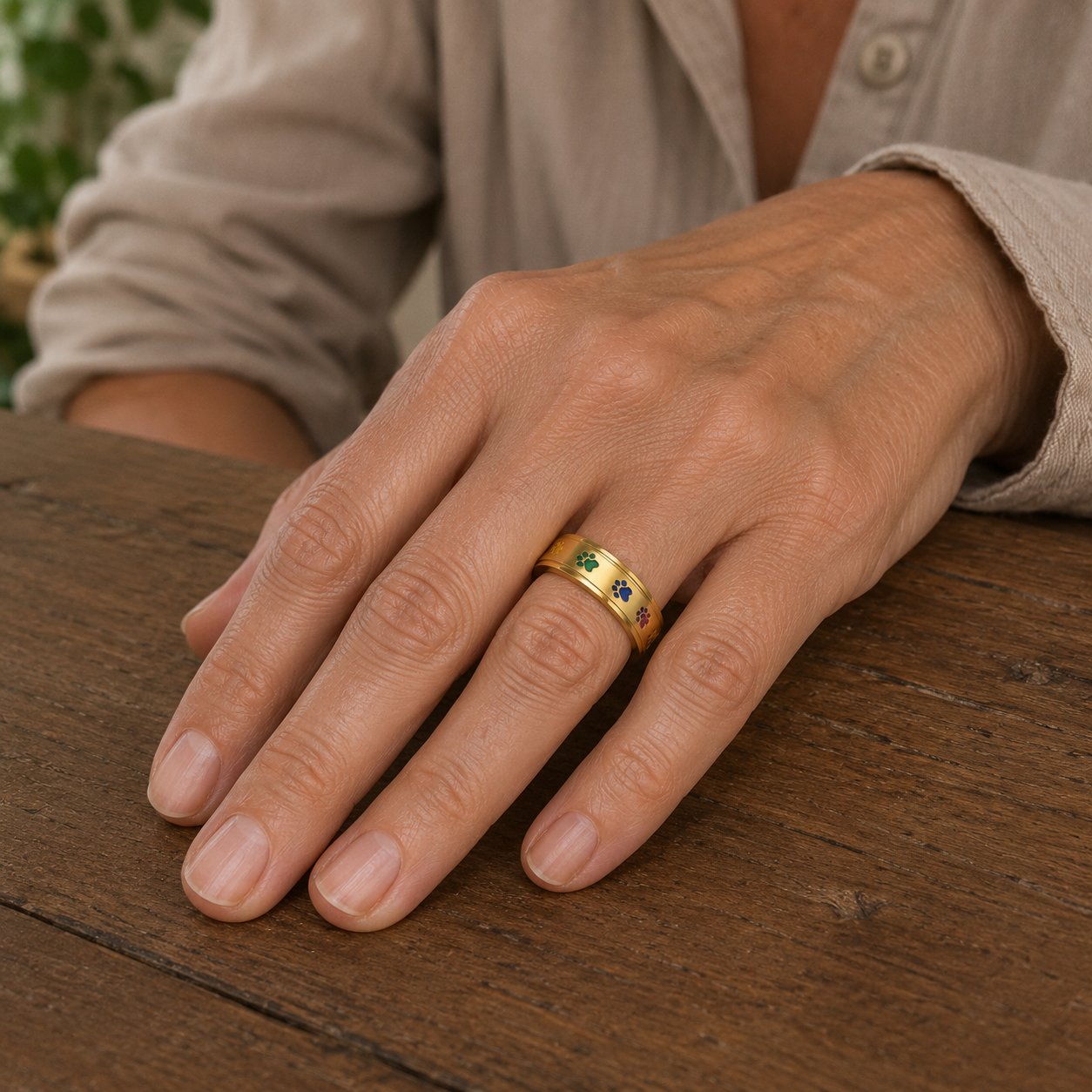 Anillo Antiestrés Giratorio – Acero Inoxidable con Huellas Arcoíris
