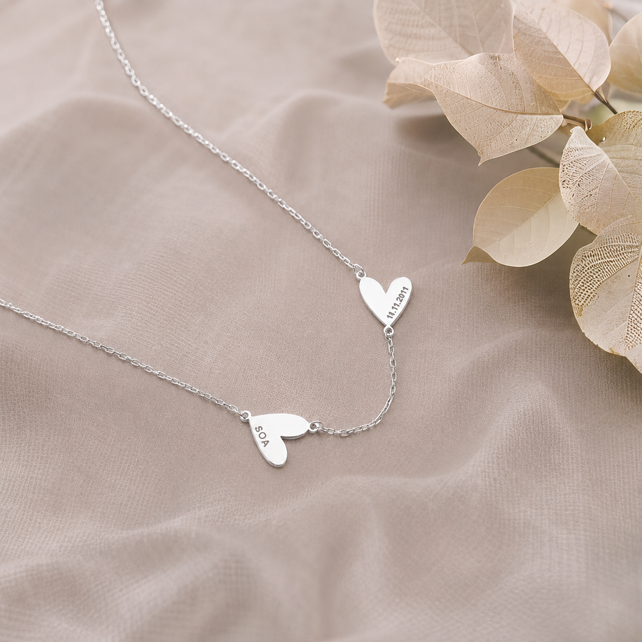 Collar Personalizado con Nombres en Formas de Corazón