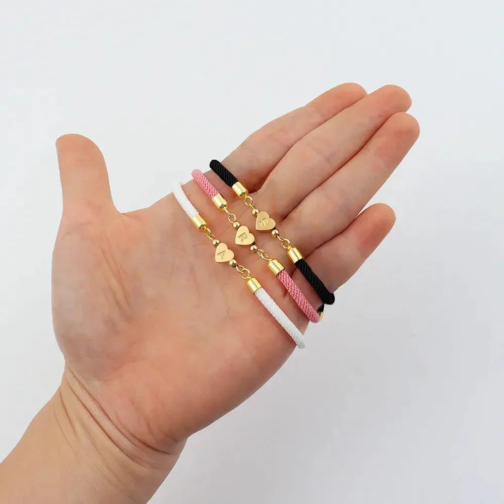 Pulseras Ajustables con Inicial en Forma de Corazón 1+1 Gratis