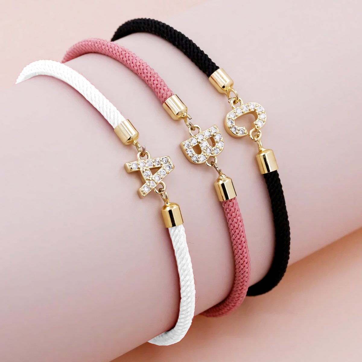 Pulseras Ajustables con Iniciales 1+1 Gratis