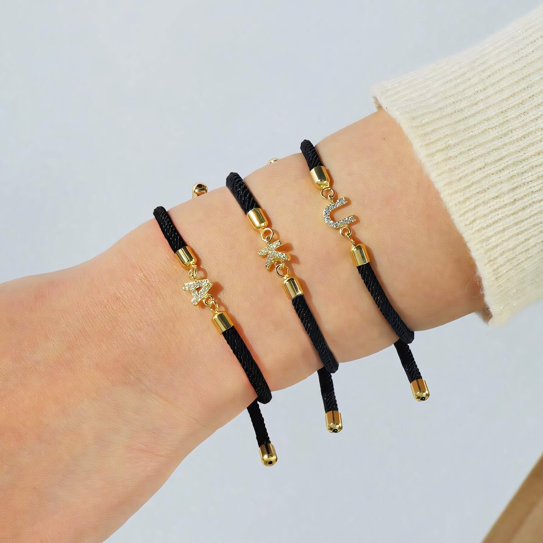 Pulseras Ajustables con Iniciales 1+1 Gratis