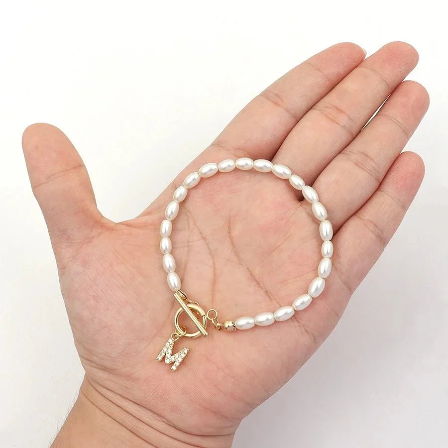 Pulseras con Inicial y Cierre de Perla Elegant