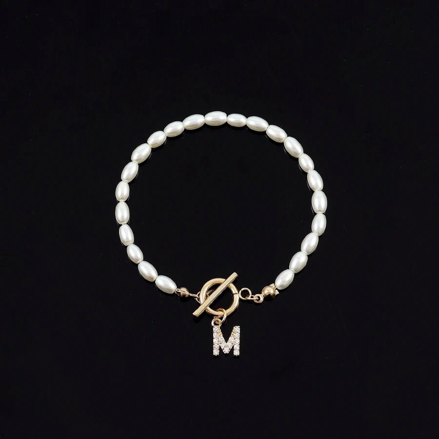 Pulseras con Inicial y Cierre de Perla Elegant