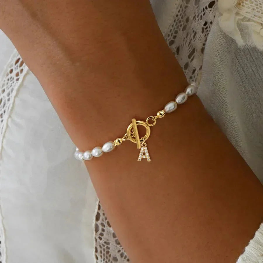 Pulseras con Inicial y Cierre de Perla Elegant