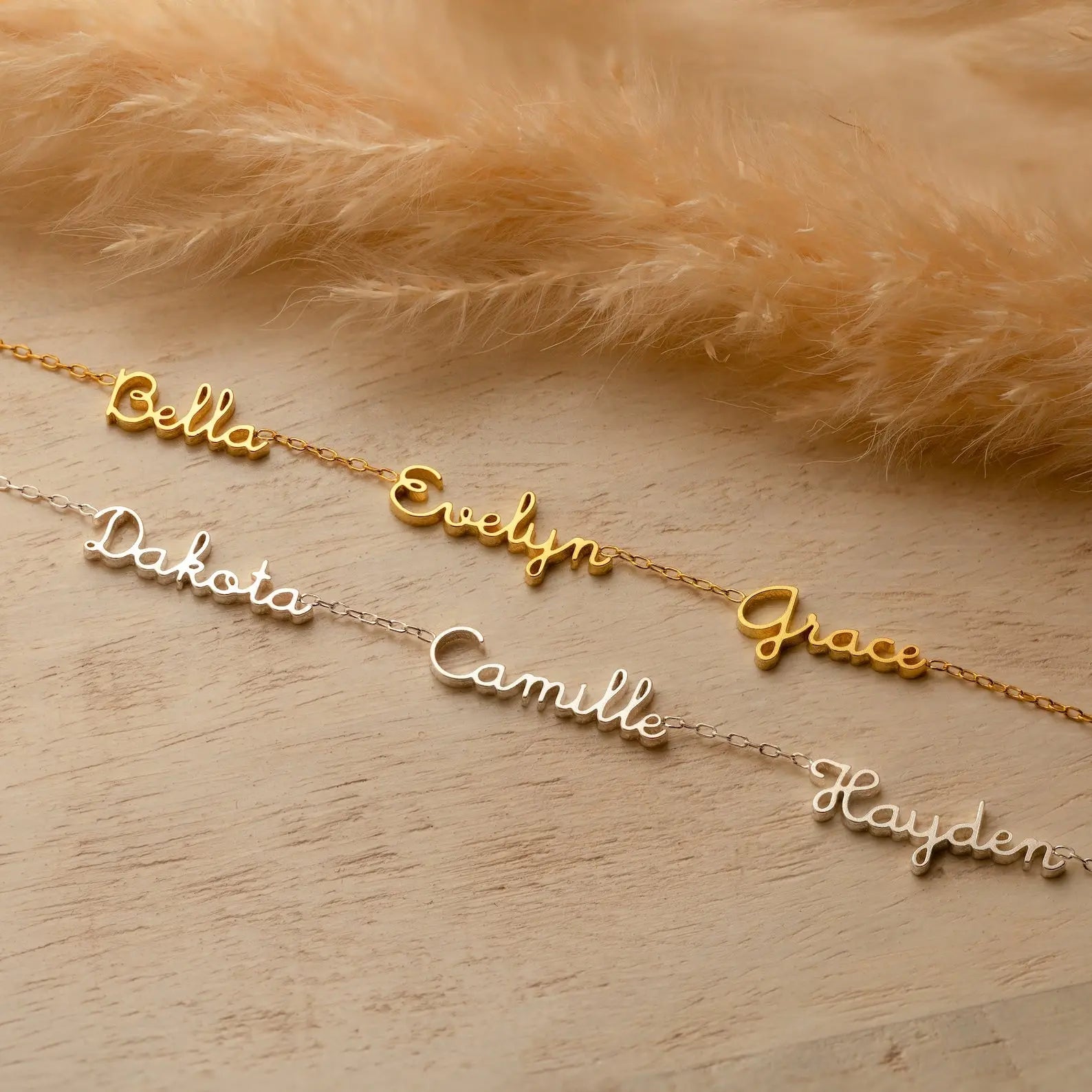 Collar Dainty Tiny con Múltiples Nombres
