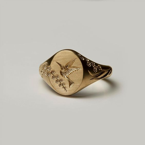 Anillo Sello Vintage con Colibrí
