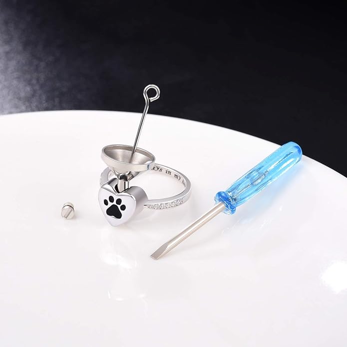 Anillo de Urna con Huella de Pata en Forma de Corazón – Joyería de Conmemoración para Mascotas